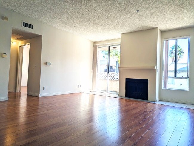 Foto del edificio - 553 S St Andrews Pl