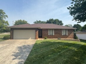 Building Photo - 605 E Maplewood St