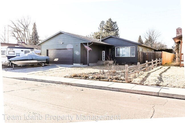 Building Photo - 3 br, 1 bath House - 811 Valley View