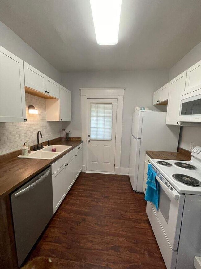 Foto del edificio - 2348 Highland Ave