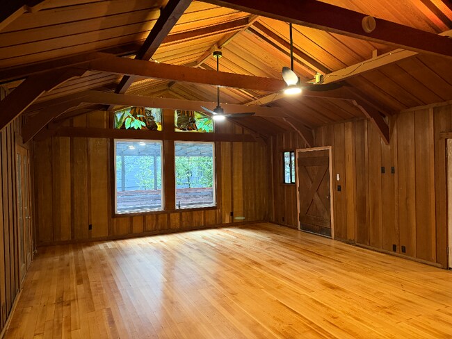 Foto del edificio - 19479 Hidden Valley Rd