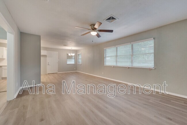 Foto del edificio - 805 N Douglas Ave