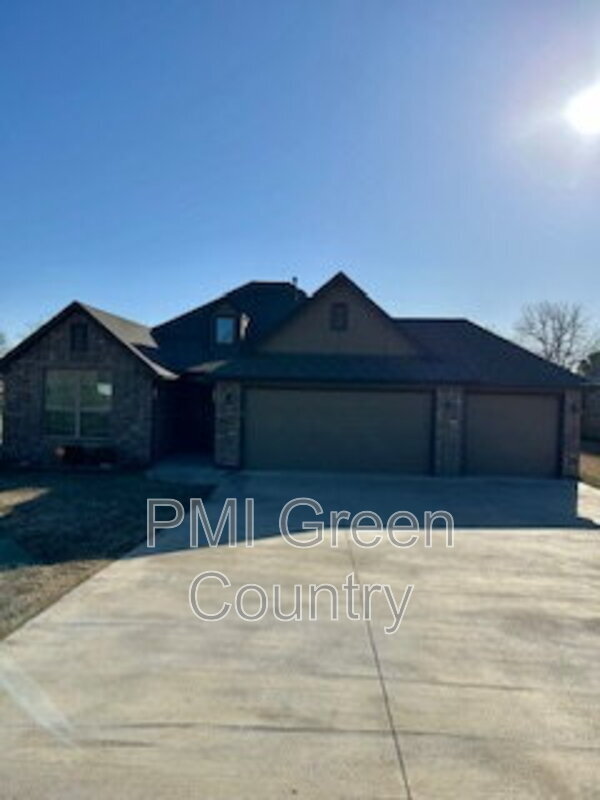 Foto principal - 2111 S Osage Ave