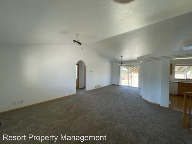 Building Photo - 5 br, 3 bath House - 485 Tiger Ave