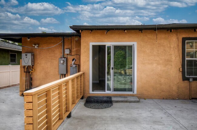 Foto del edificio - 5241 Thornburn St