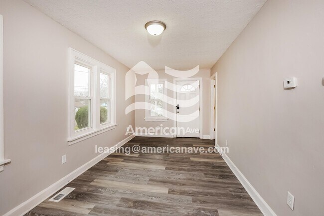 Foto del edificio - 242 E Park Blvd