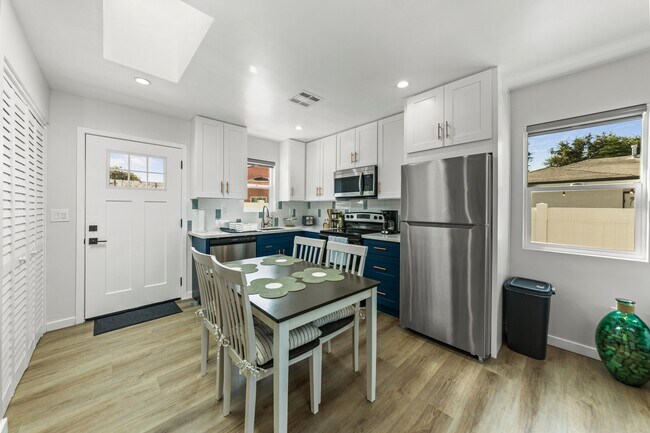 Foto del edificio - 3021 W 83rd St