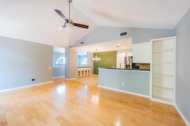 Building Photo - 6616 Mesa Hollow Dr