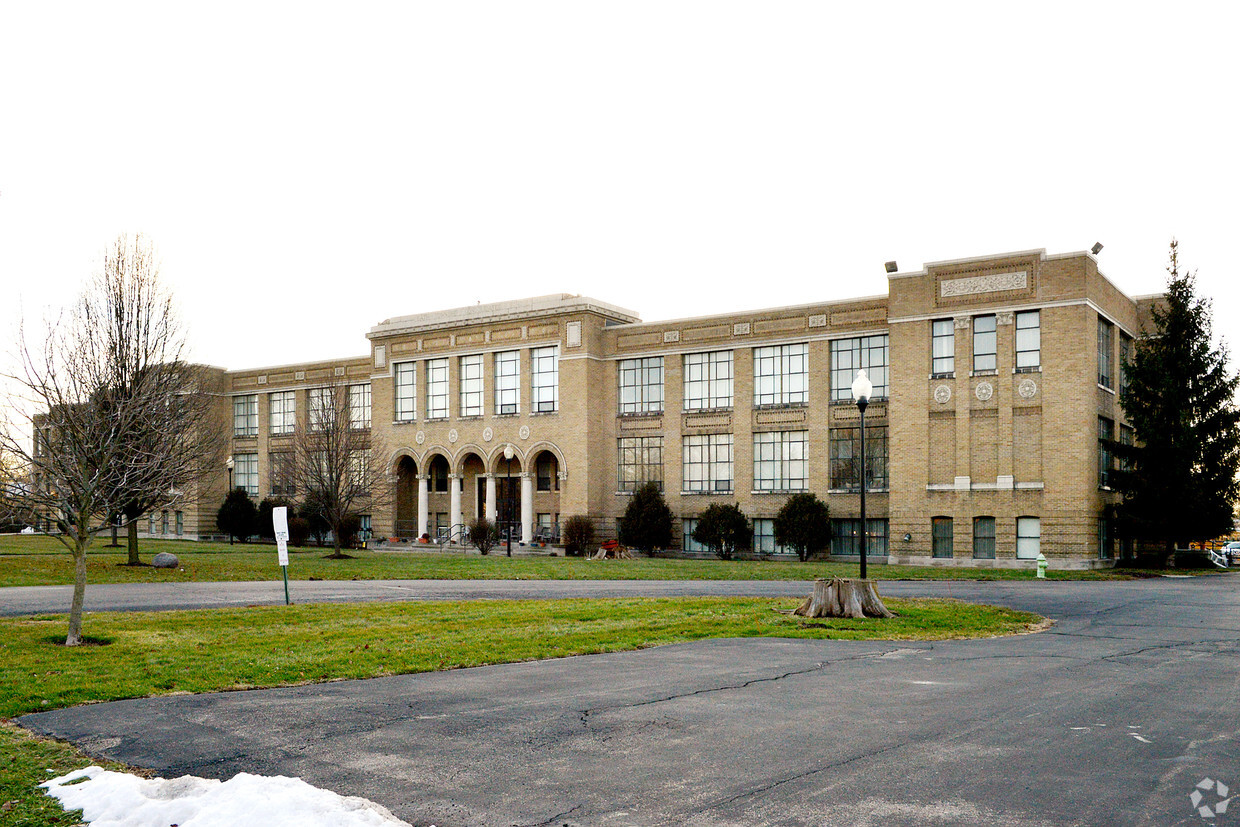 Foto principal - Fairborn Senior Apartments