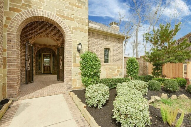 Foto del edificio - 5218 Alden Springs Blvd
