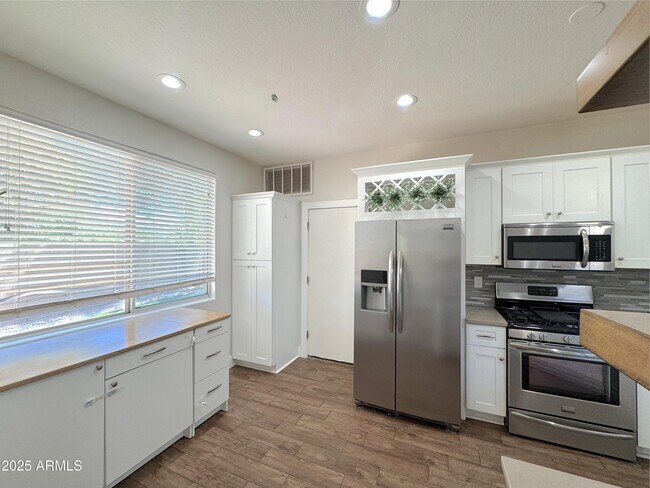 Building Photo - 9331 E Lompoc Ave