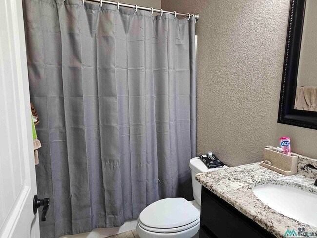 Foto del edificio - 308 Almond Tree Ln