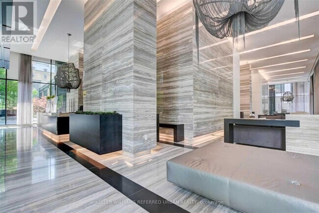 Building Photo - 110 Charles St E