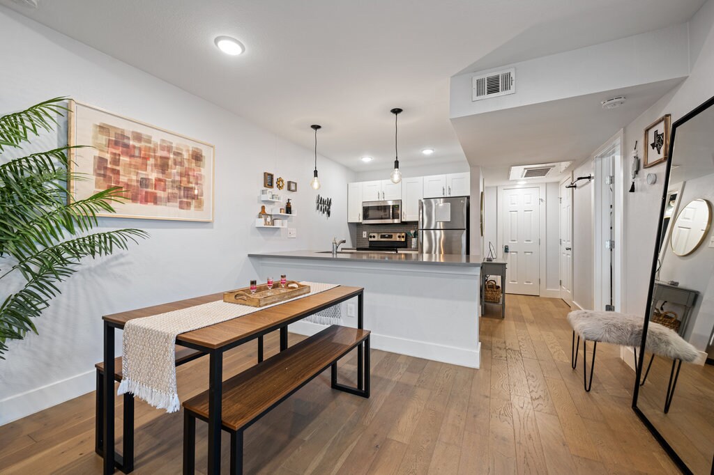 Primary Photo - Apartment for Rent