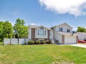 Building Photo - 1932 N 810 W