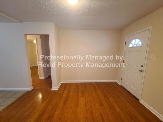 Building Photo - 4 bedroom home in Memphis!