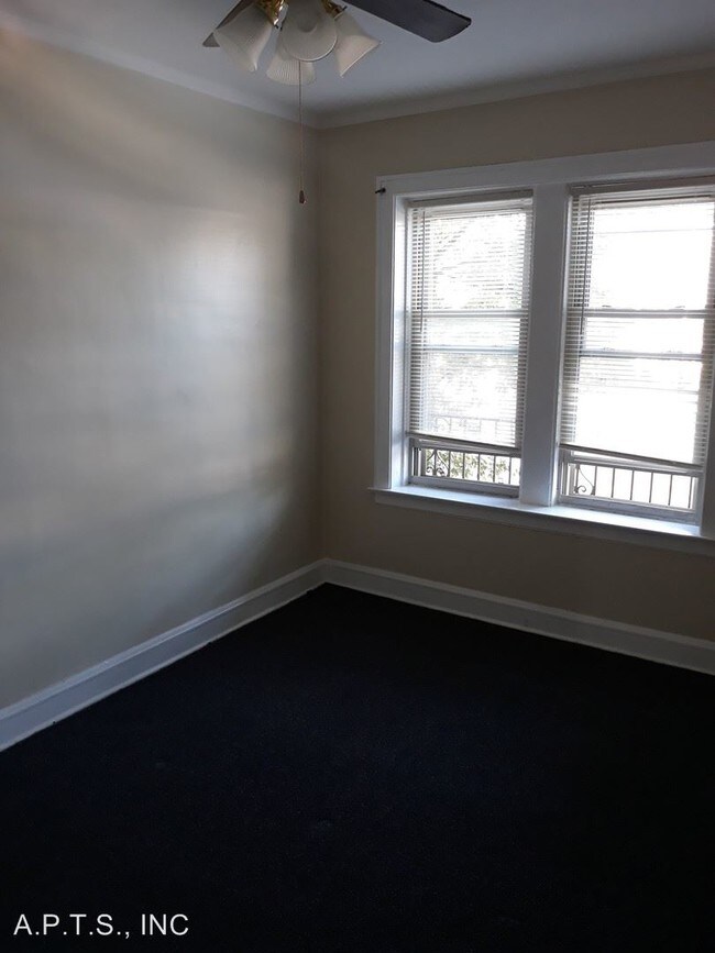 Building Photo - 555-11 Devon Ave