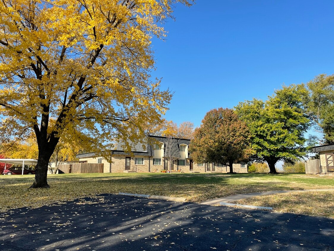 111 Lynn Ln, Newton, KS 67114 Townhome Rentals in Newton KS