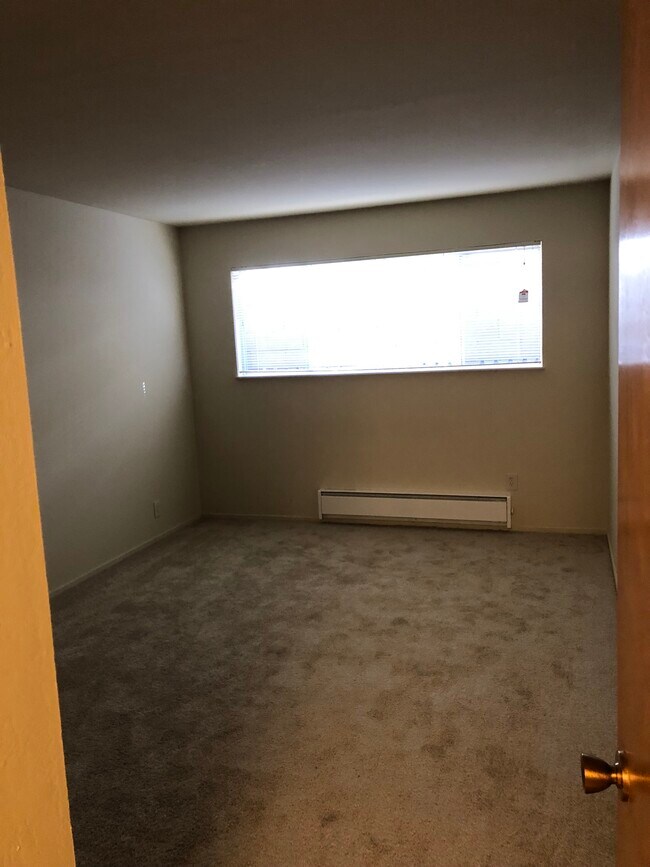 1 bedroom - 555 Oakland Ave