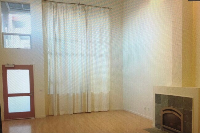 Living room - 950 Harrison St