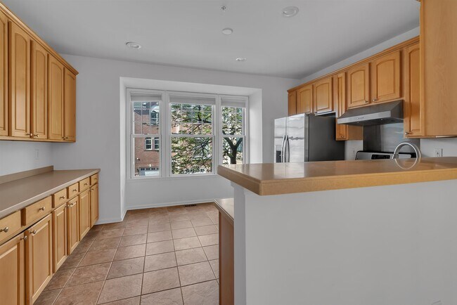 Foto del edificio - 451 Albany Ct