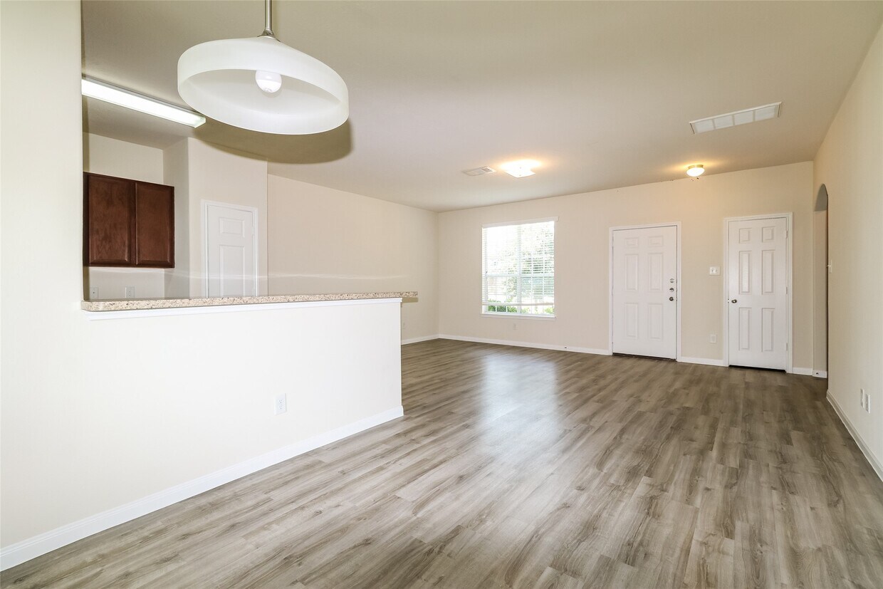 Foto principal - 12310 Maura Lane