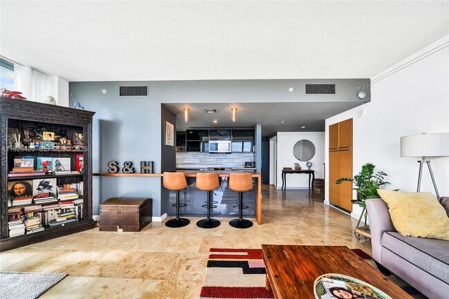 Foto del edificio - 7929 West Dr