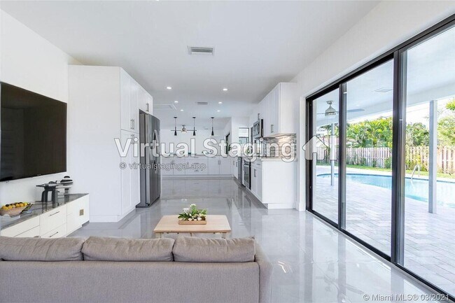 Building Photo - 1001 NW 6th Dr