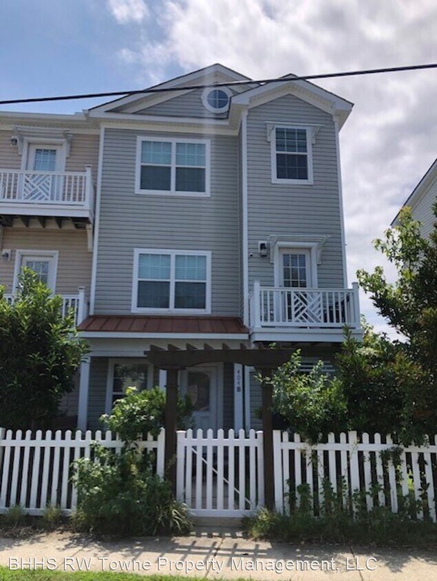 Primary Photo - 3 br, 2.5 bath House - 404 Norfolk Ave #B