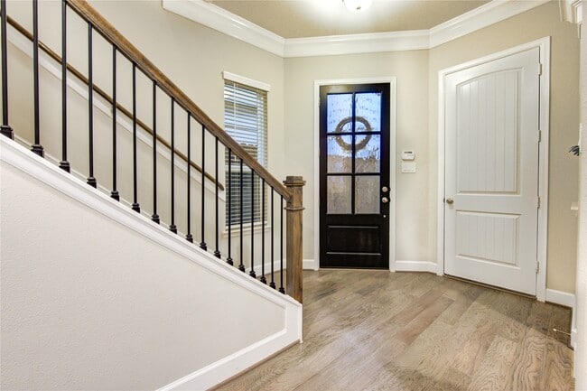 Building Photo - 811 Malone St