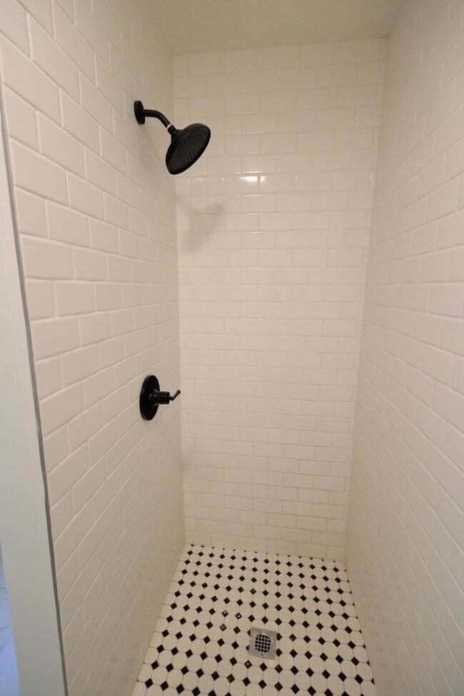 Foto del edificio - 3 bedroom 1 bathroom for rent!