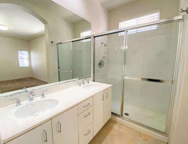 Foto del edificio - Desirable 2 Bedroom 2.5 Bathroom Townhome ...