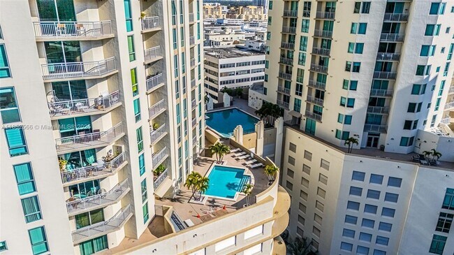 Foto del edificio - 9055 SW 73rd Ct