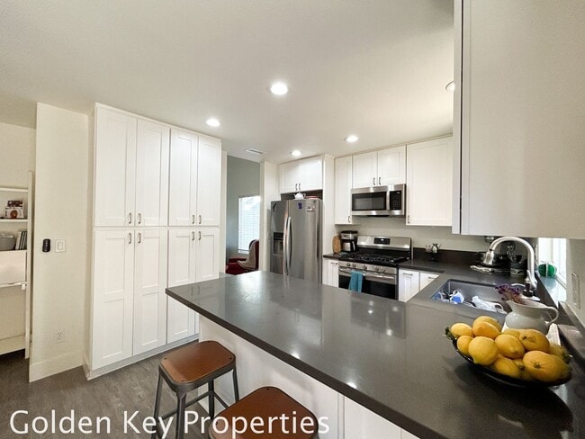 Foto del edificio - Beautiful move-in ready home in Guajome Park Estates!