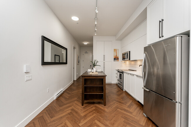 Building Photo - 14968 101a Ave