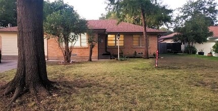 Building Photo - 2953 Primrose Ln