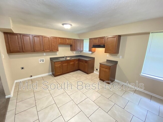 Building Photo - 5123 Corkwood Dr