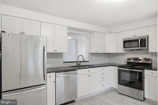 Building Photo - 7 Leatherwood Ct