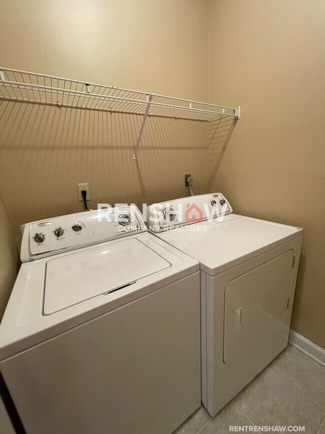 Foto del edificio - Wonderful 2/2.5 Germantown Townhouse Now A...