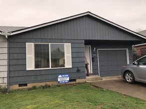 Building Photo - 987 L St