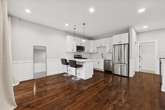 Building Photo - 4014 S Ellis Ave