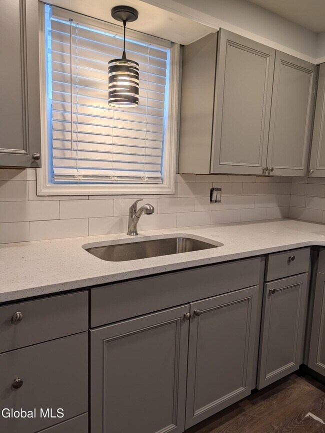 Foto del edificio - 1731 Ferguson St