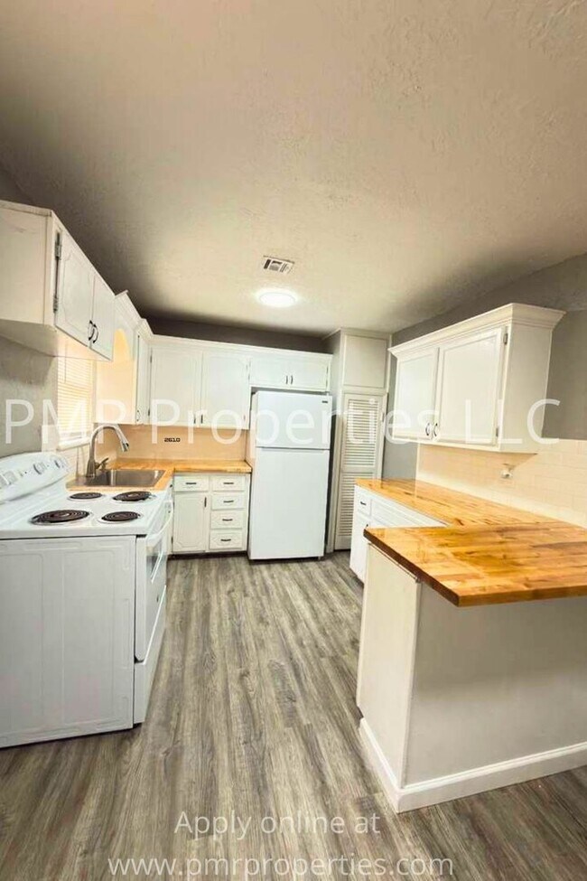 Foto del edificio - 409 NW Glendale Dr