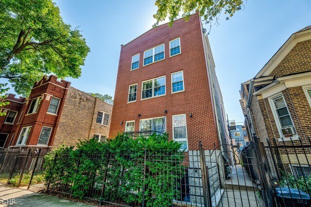 Primary Photo - 2458 N Linden Pl