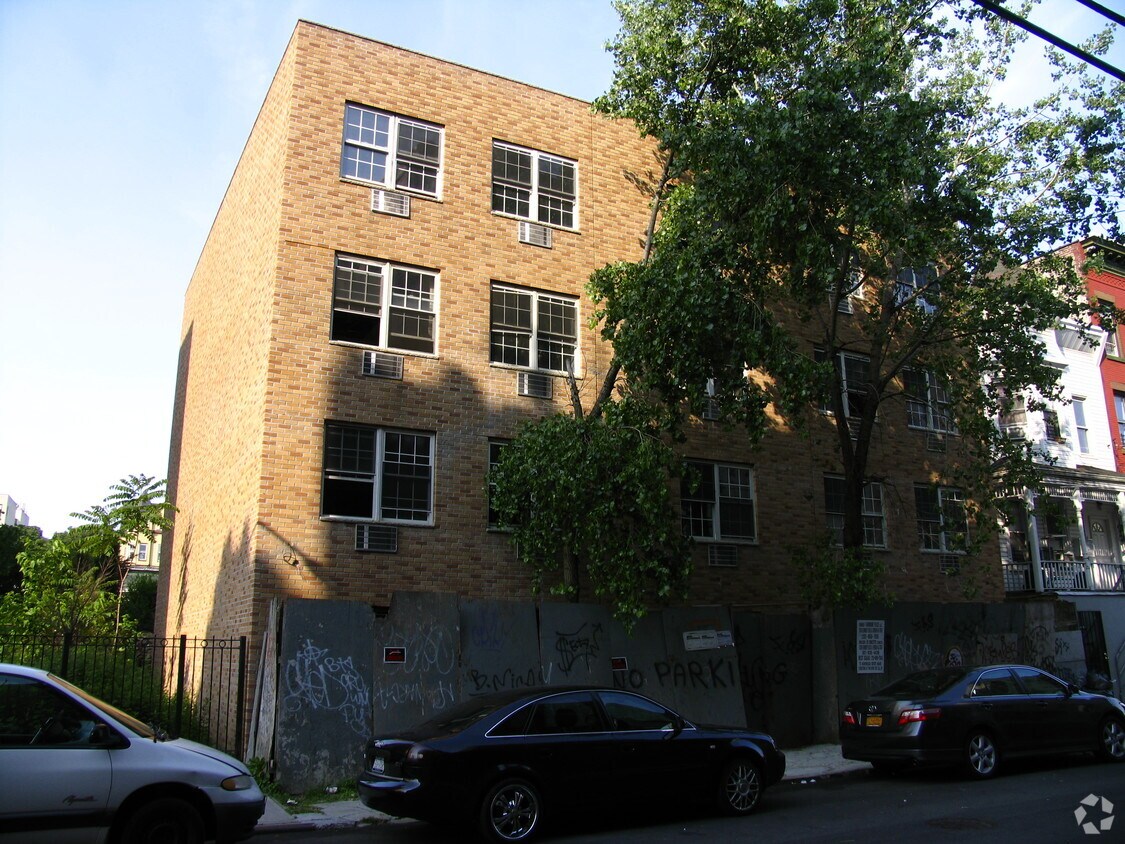 Building Photo - 802 Fairmount Pl