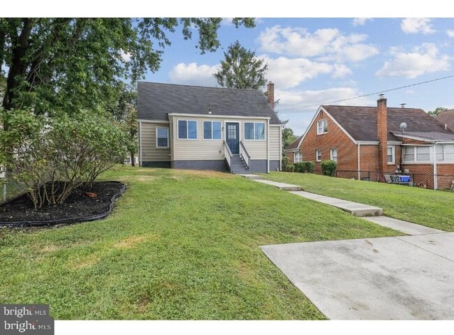 Building Photo - 208 6th Ave