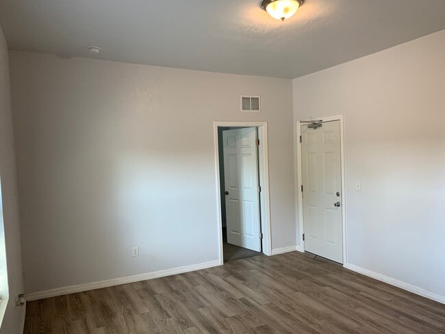 Building Photo - 1 Bed/1 Bath - Unit 2