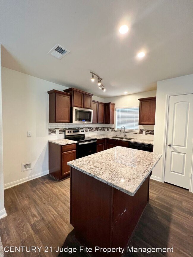 Building Photo - 4 br, 2 bath House - 14106 Kelann Court