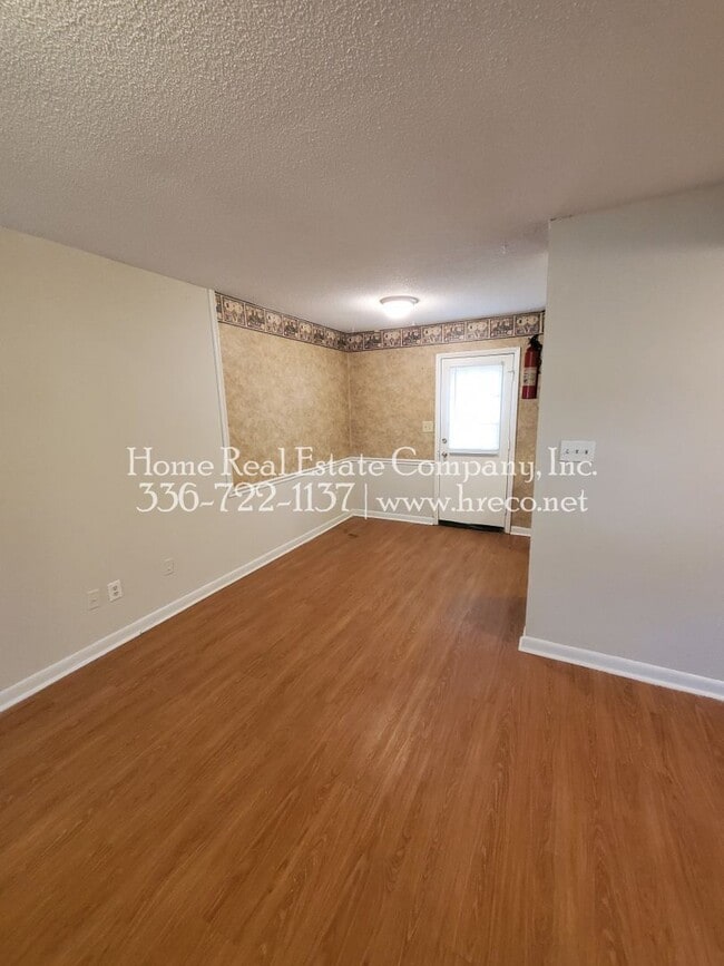 Building Photo - 3465 Valley Rd