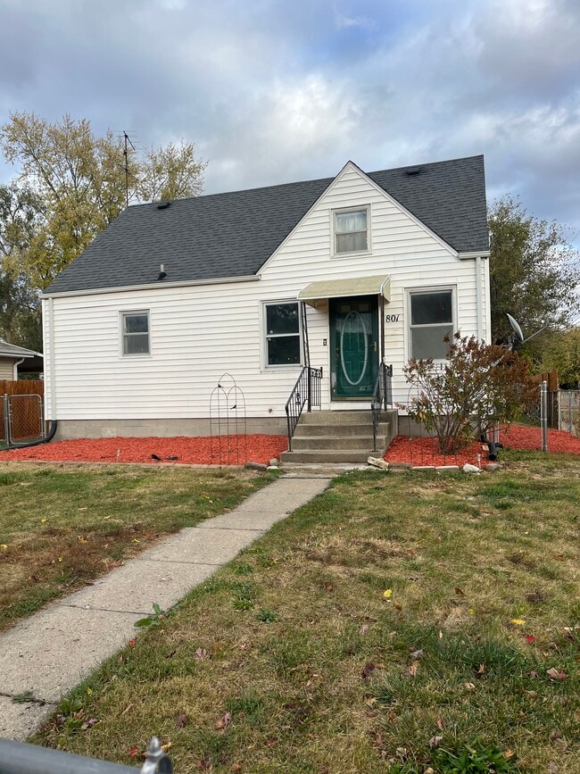 Building Photo - 801 E 23rd St